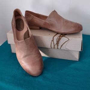 NIB Bjorn Suree Taupe size 9 flat